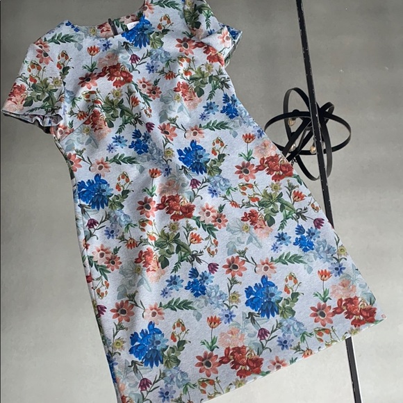 Calvin Klein Dresses & Skirts - CK Floral Form Fitting Dress 💕